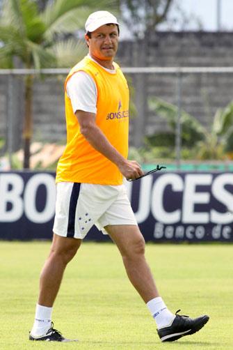 Adilson liga para Kroeff e avisa que não vai treinar o Grêmio Divulgação, VIPCOMM/ Adilson liga para Kroeff e avisa que não vai treinar o Grêmio Divulgação, VIPCOMM/