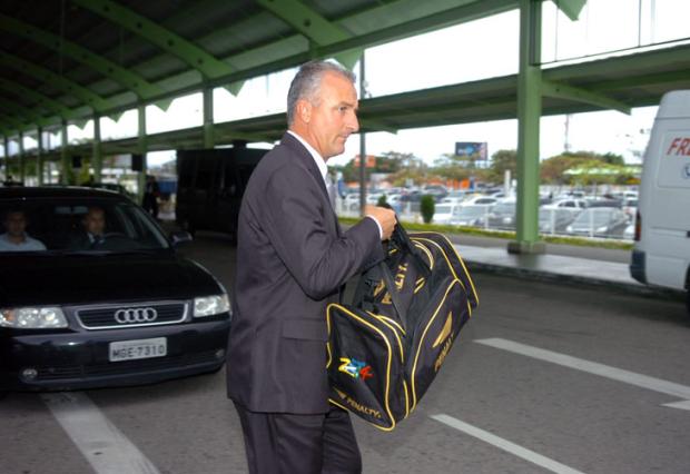 Meira explica que Dorival Jr. precisa resolver primeiro a situação no Vasco Ricardo Duarte/ Meira explica que Dorival Jr. precisa resolver primeiro a situação no Vasco Ricardo Duarte/