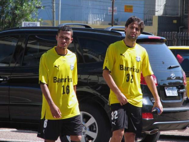 Jonas e Mário Fernandes trabalham normalmente e devem enfrentar o Barueri Vinícius Rebello/ Jonas e Mário Fernandes trabalham normalmente e devem enfrentar o Barueri Vinícius Rebello/