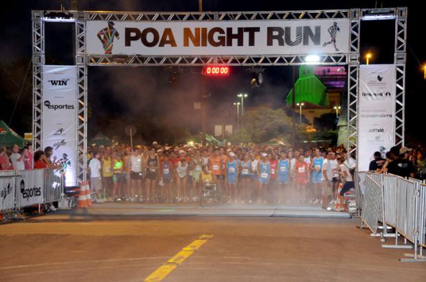 Corrida noturna reúne mais de 4 mil pessoas à beira do Guaíba Divulgação/clicRBS Corrida noturna reúne mais de 4 mil pessoas à beira do Guaíba Divulgação/clicRBS