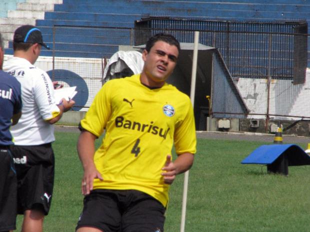Sem Maurício, Silas mudará a zaga na estreia na Copa do Brasil Vinícius Rebello/