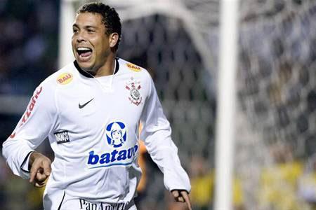 Ronaldo fará preparação para a estreia na Libertadores Divulgação / Ronaldo fará preparação para a estreia na Libertadores Divulgação /