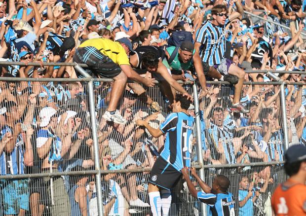 Grêmio vence Pelotas com virada emocionante Nauro Júnior/ Grêmio vence Pelotas com virada emocionante Nauro Júnior/