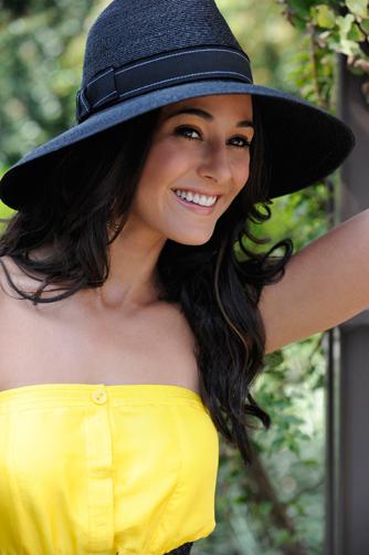Emmanuelle Chriqui é eleita a "mulher mais desejável" do mundo HBO/ Emmanuelle Chriqui é eleita a "mulher mais desejável" do mundo HBO/