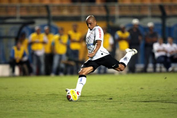 Corinthians consegue efeito suspensivo para Roberto Carlos Ari Ferreira, Lancepress/ Corinthians consegue efeito suspensivo para Roberto Carlos Ari Ferreira, Lancepress/