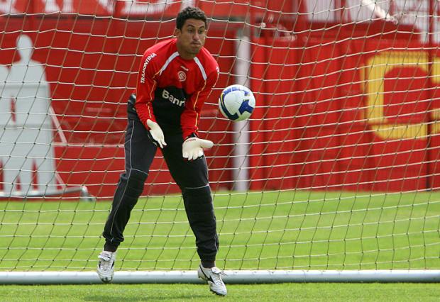 Após falha, Lauro usa o Twitter para agradecer a torcedores do Inter Lucas Uebel, Vipcomm / Após falha, Lauro usa o Twitter para agradecer a torcedores do Inter Lucas Uebel, Vipcomm /