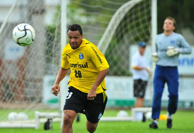 Silas confirma Leandro no lugar de Maylson no Grêmio Fernando Gomes/ Silas confirma Leandro no lugar de Maylson no Grêmio Fernando Gomes/