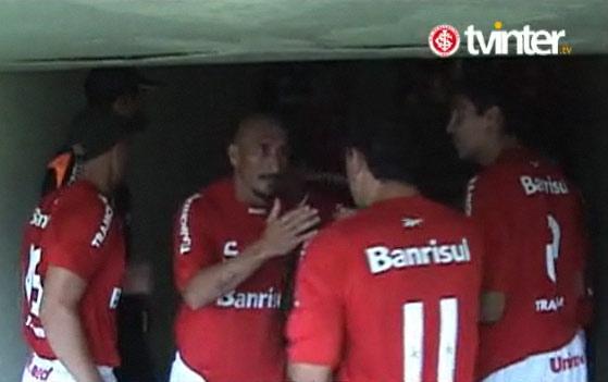 Guiñazu, antes do Gre-Nal: "Vamos entrar para matar!" Reprodução / Guiñazu, antes do Gre-Nal: "Vamos entrar para matar!" Reprodução /