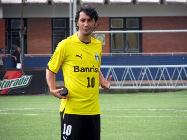 Douglas trabalha para ser um dos cobradores oficiais de faltas Tatiana Lopes /