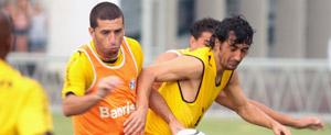 Meio-campo ideal da direção não teria Ferdinando e Rochemback Wesley Santos / Meio-campo ideal da direção não teria Ferdinando e Rochemback Wesley Santos /
