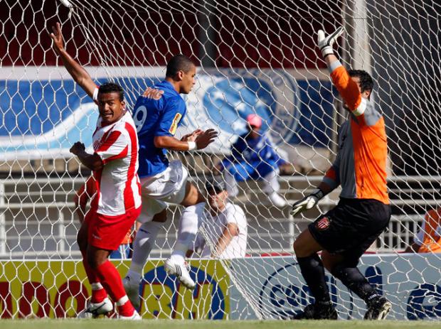 Cruzeiro se reabilita e vence o Villa Nova pelo Mineiro Eduardo Bierman / Cruzeiro se reabilita e vence o Villa Nova pelo Mineiro Eduardo Bierman /