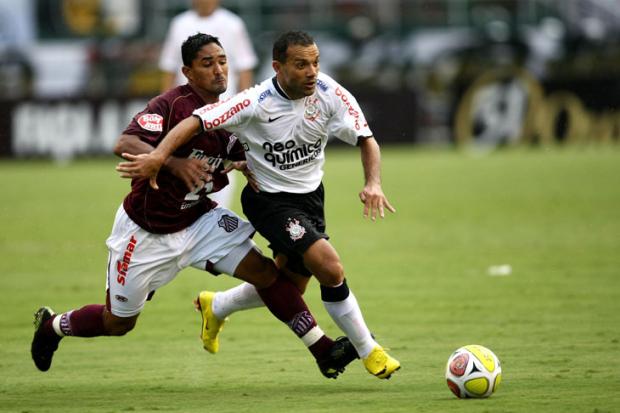 Corinthians vence e assume a liderança do Paulistão Tom Dib/Lancepress / Corinthians vence e assume a liderança do Paulistão Tom Dib/Lancepress /