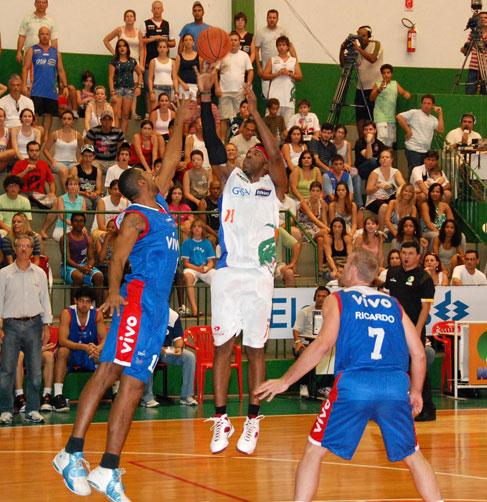 Bauru vence Franca e avança na tabela do NBB Sergio Domingues, HDR Photo / Bauru vence Franca e avança na tabela do NBB Sergio Domingues, HDR Photo /