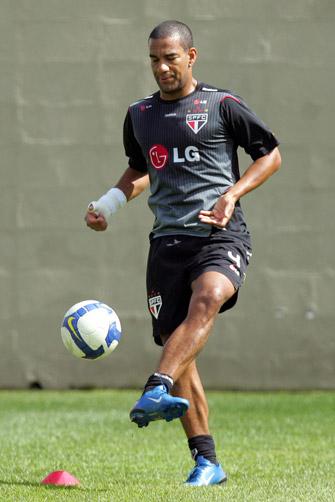 Rodrigo, ex-São Paulo, seria o zagueiro pretendido pelo Grêmio Gaspar Nóbrega, Vipcomm/ Rodrigo, ex-São Paulo, seria o zagueiro pretendido pelo Grêmio Gaspar Nóbrega, Vipcomm/