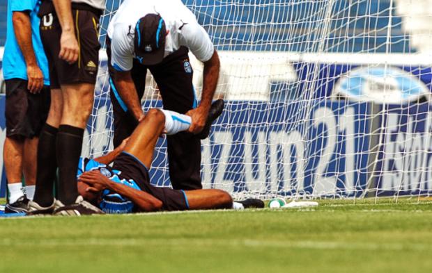 Lúcio rompe ligamentos do joelho e para por seis meses Tadeu Vilani/ Lúcio rompe ligamentos do joelho e para por seis meses Tadeu Vilani/
