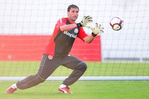 Pato treina com o preparador Clemer na manhã de domingo Divulgação/S.C Internacional/ Pato treina com o preparador Clemer na manhã de domingo Divulgação/S.C Internacional/