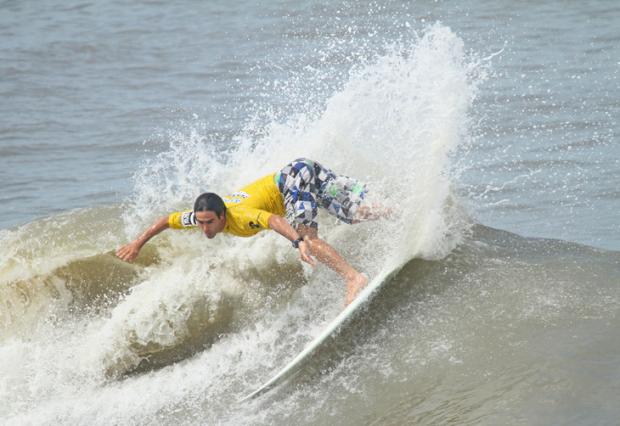 Daison Pereira levou o Banrisul Pro Tour de Surf Profissional Harleyson Almeida/divulgação / 