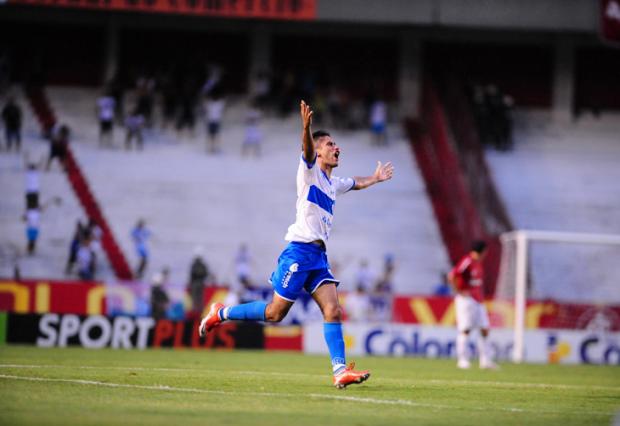 Inter perde de virada e Novo Hamburgo está na final Jefferson Botega / Inter perde de virada e Novo Hamburgo está na final Jefferson Botega /