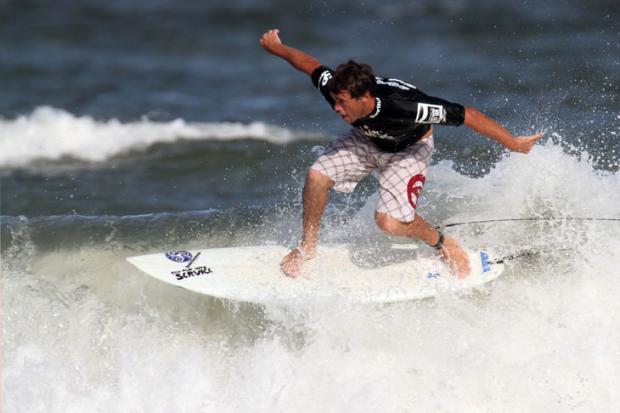 Cristiano Cardoso vence Circuito Gaúcho de Surf Amador Divulgação/