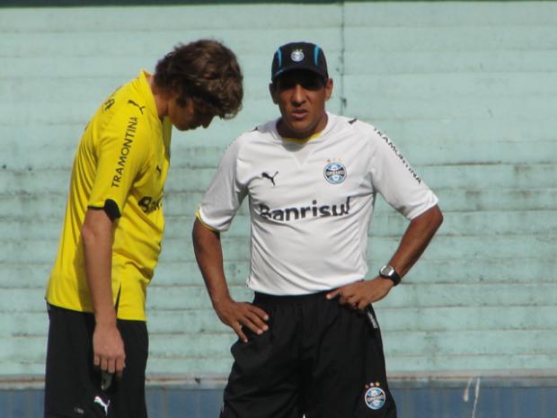 Mário Fernandes é confirmado contra o Inter-SM Tatiana Lopes / 