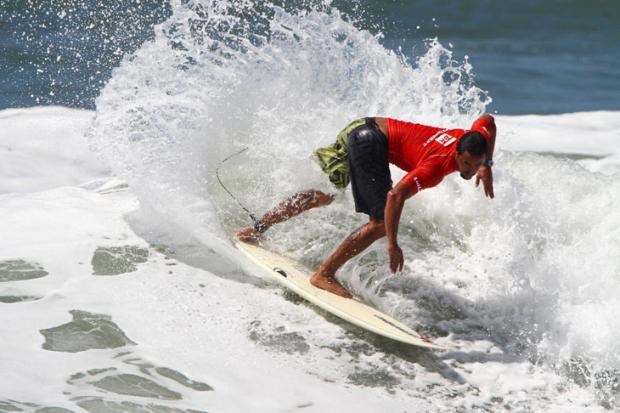 Seletiva do Brasil Surf Pro 2010 começa com boas ondas na Praia do Rosa FÁBIO MINDUIM (MAXSPORTS)/ Seletiva do Brasil Surf Pro 2010 começa com boas ondas na Praia do Rosa FÁBIO MINDUIM (MAXSPORTS)/