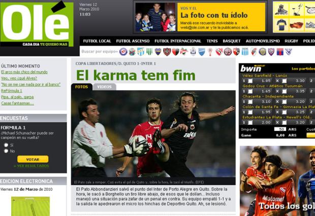Pato supera carma das cobranças de falta, diz jornal argentino Reprodução / Pato supera carma das cobranças de falta, diz jornal argentino Reprodução /