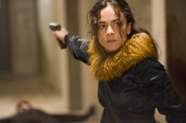 Jamais imaginei que beijaria Jude Law, diz Alice Braga Kerry Hayes/Universal/EFE Jamais imaginei que beijaria Jude Law, diz Alice Braga Kerry Hayes/Universal/EFE