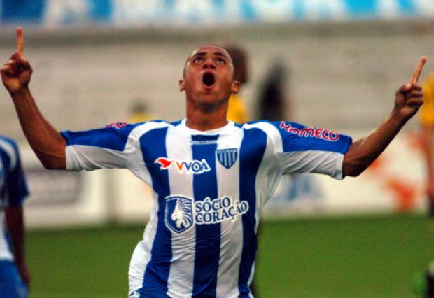 Avaí derrota o Criciúma no duelo de felinos e dispara na liderança do Catarinense Guto Kuerten/ Avaí derrota o Criciúma no duelo de felinos e dispara na liderança do Catarinense Guto Kuerten/