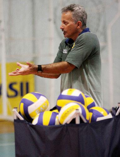 Seleção masculina de vôlei viaja à Colômbia para Jogos Sul-Americanos Alexandre Arruda, CBV / Seleção masculina de vôlei viaja à Colômbia para Jogos Sul-Americanos Alexandre Arruda, CBV /