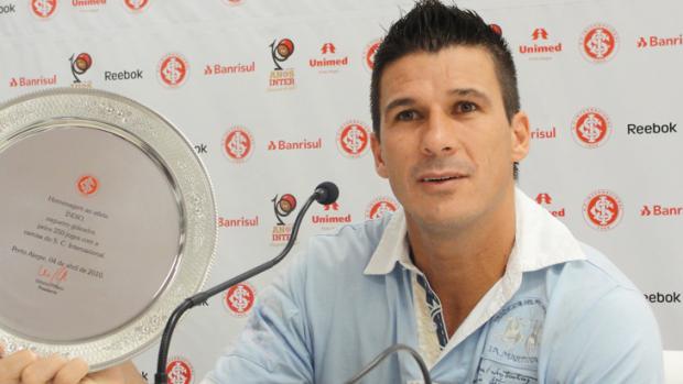 Índio brinca e projeta chegar aos 500 jogos pelo Inter Eduardo Cecconi/ Índio brinca e projeta chegar aos 500 jogos pelo Inter Eduardo Cecconi/