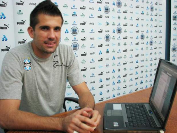 Victor fica emocionado com campanha por sua permanência no Grêmio Tatiana Lopes/