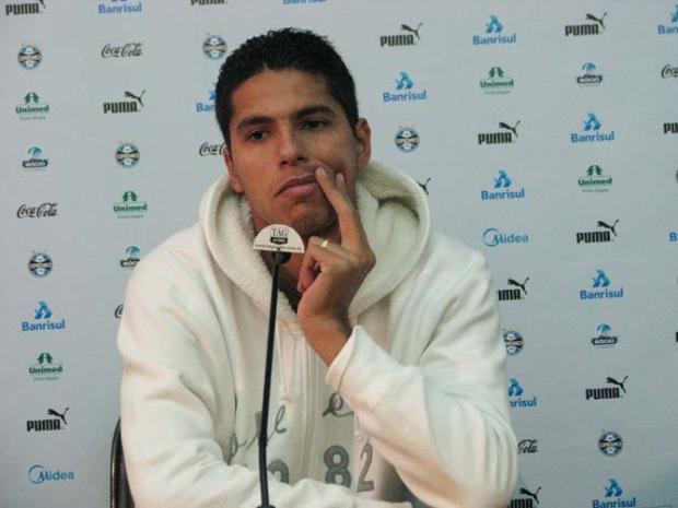 Willian Magrão sente dores e fica fora do treino do Grêmio Tatiana Lopes/ Willian Magrão sente dores e fica fora do treino do Grêmio Tatiana Lopes/