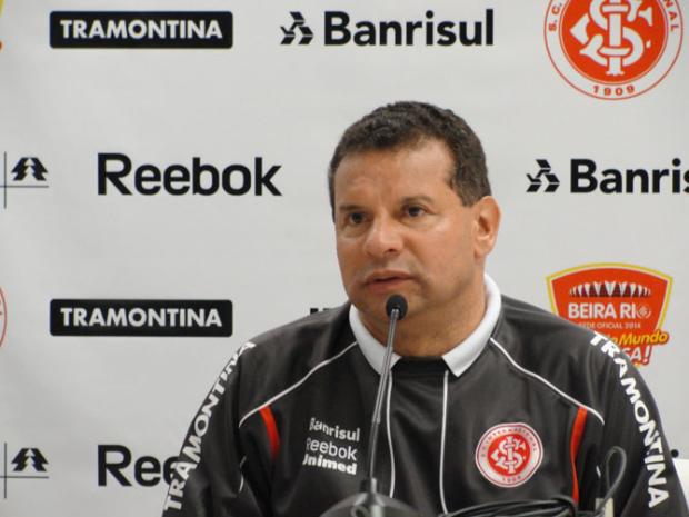 Roth abre possibilidade para escalar jogadores titulares no Gre-Nal Eduardo Cecconi/ Roth abre possibilidade para escalar jogadores titulares no Gre-Nal Eduardo Cecconi/