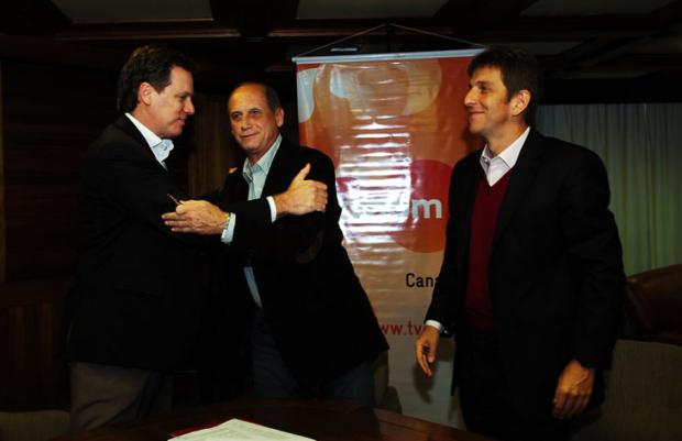 Grupo RBS renova direitos exclusivos de transmissão do estadual de Futsal até 2011 Emílio Pedroso/ Grupo RBS renova direitos exclusivos de transmissão do estadual de Futsal até 2011 Emílio Pedroso/