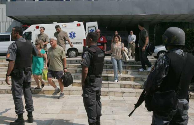 Após troca de tiros com policiais, traficantes invadem hotel no Rio de Janeiro Fabio Gonçalves/Agência O Dia/AE /