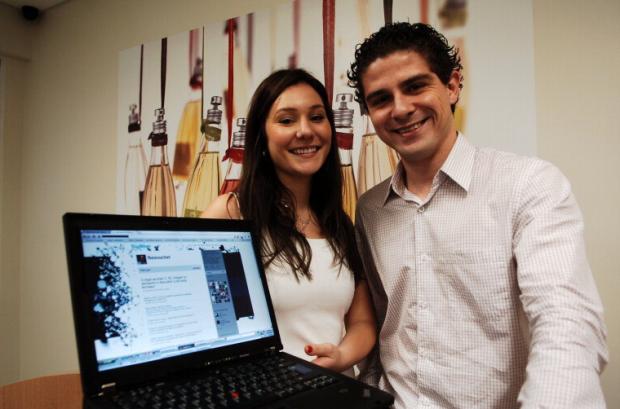 Empresas adotam redes sociais para agilizar contratações Emílio Pedroso/ Empresas adotam redes sociais para agilizar contratações Emílio Pedroso/
