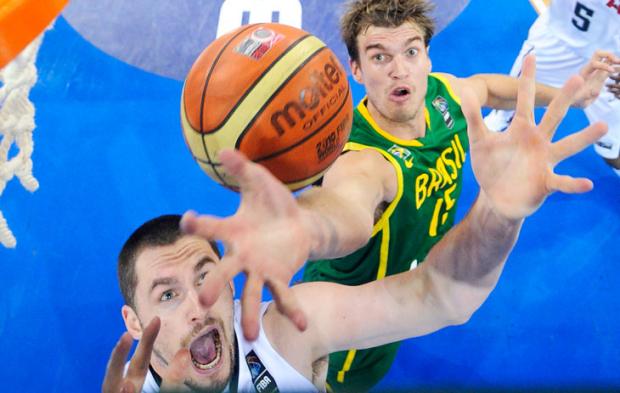 Splitter é escolhido para participar do All-Star Game da NBA Mark J. Terrill, AP/ Splitter é escolhido para participar do All-Star Game da NBA Mark J. Terrill, AP/
