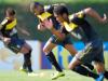 Robinho faz exercícios de corrida no gramado