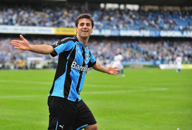 Com 74 gols pelo Grêmio, Jonas se iguala a Renato Jefferson Botega/