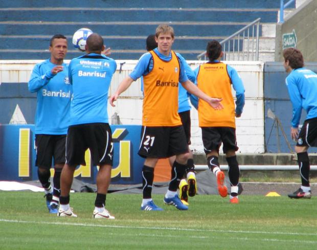 Adilson treina entre os titulares do Grêmio para jogo contra o Ceará Tatiana Lopes/ Adilson treina entre os titulares do Grêmio para jogo contra o Ceará Tatiana Lopes/