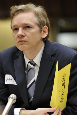 Companhia de cartões de crédito Visa bloqueia os pagamentos dirigidos ao WikiLeaks Fabrice Coffrini/AFP Companhia de cartões de crédito Visa bloqueia os pagamentos dirigidos ao WikiLeaks Fabrice Coffrini/AFP