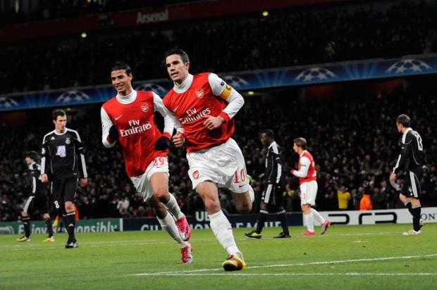 Milan entra forte na briga por atacante Van Persie do Arsenal Carl de Souza, AFP/