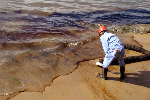 Praias de SP são atingidas por vazamento de óleo da Petrobrás REGINALDO PUPO/ESTADÃO CONTEÚDO